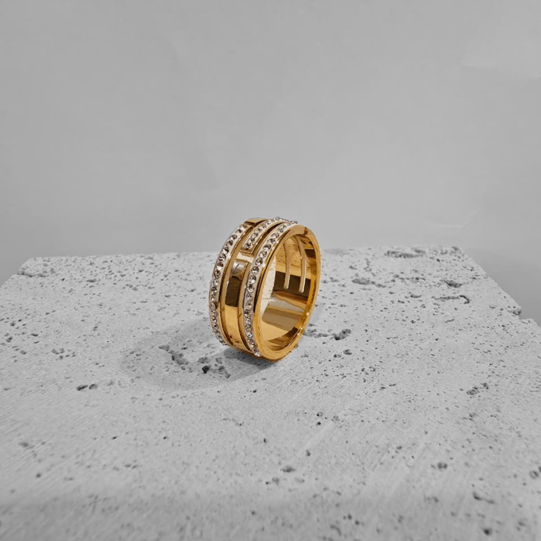 EMERALD GOLD RING