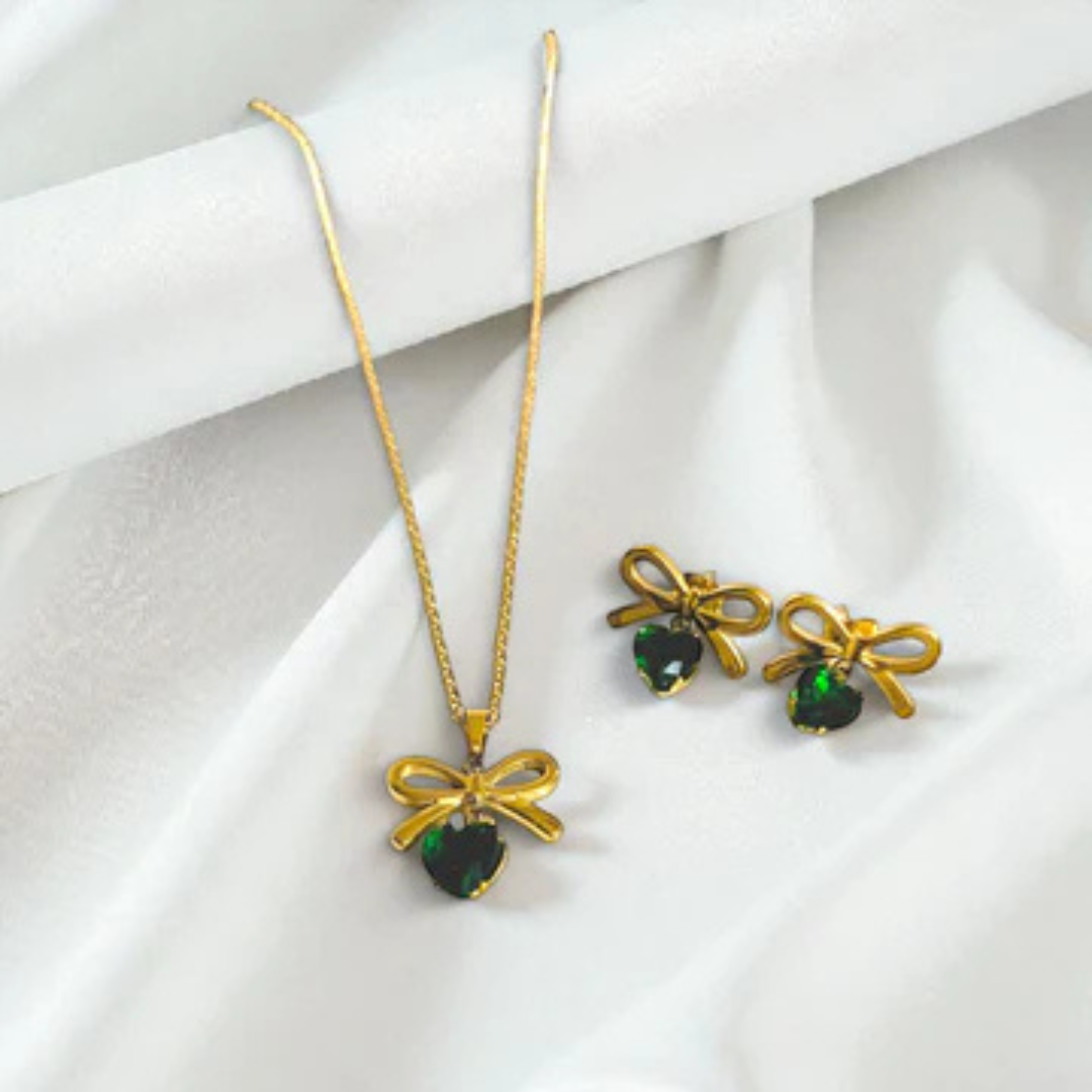 BOW HEART EMERALD GREEN NECKLACE & EARRINGS SET