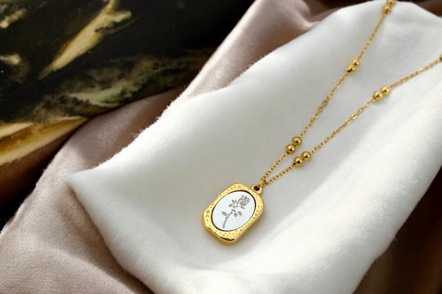 ENGRAVED ROSE FLOWER NECKLACE