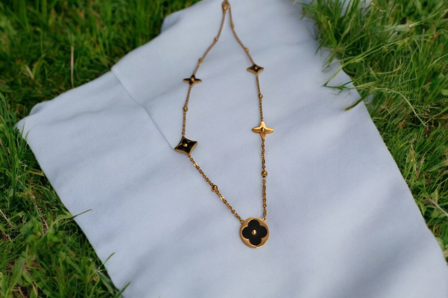 18k Flower Necklace Black - Stainless Steel - Anti Tarnishing