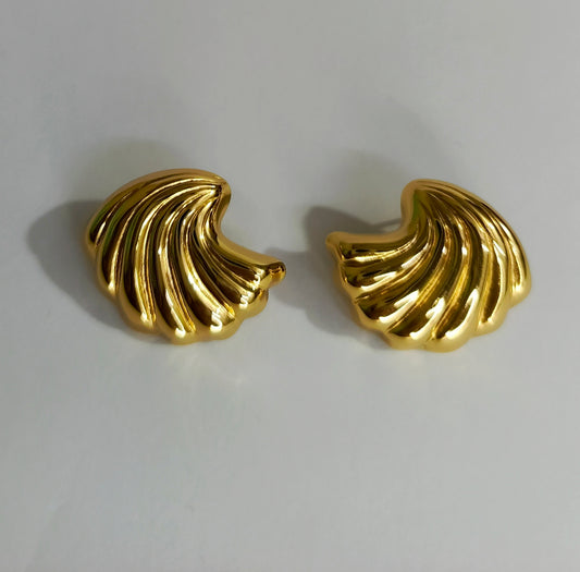 SHELL GOLD EARRINGS