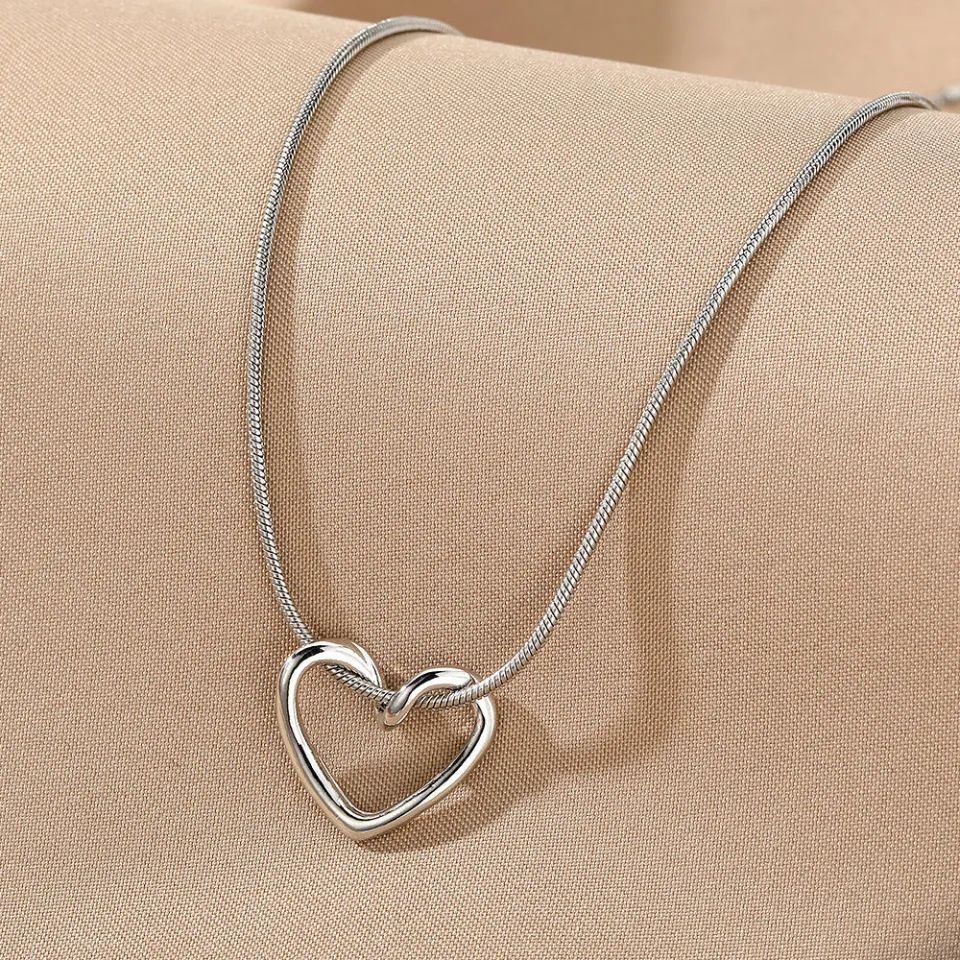 HOLLOW HEART NECKLACE (SILVER)