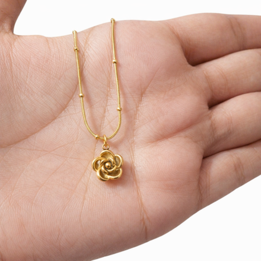 LUXURY ROSE NECKLACE