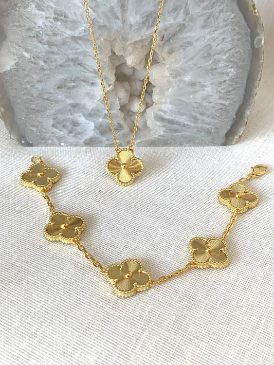 GOLDEN CLOVER NECKLACE & BRACELET SET