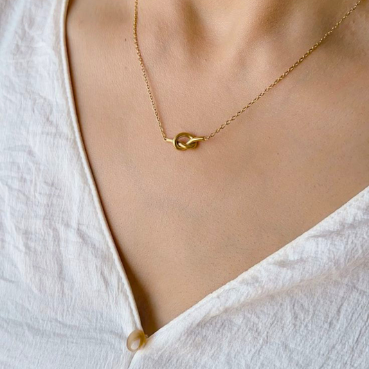 THE KNOT NECKLACE