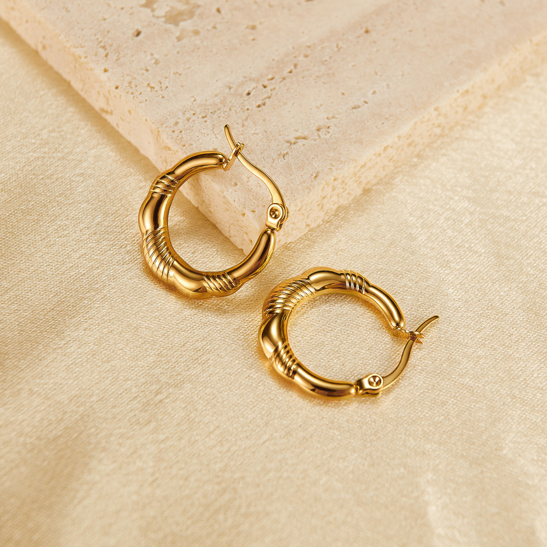 SYRA HOOP EARRINGS