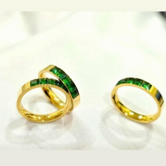 GREEN EMERALD RING
