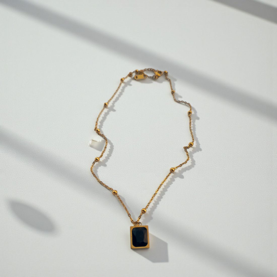 BLACK STONE NECKLACE