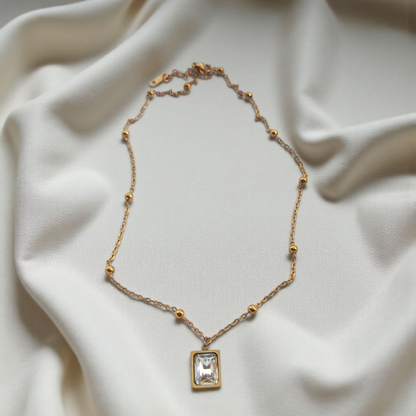 WHITE CRYSTAL NECKLACE
