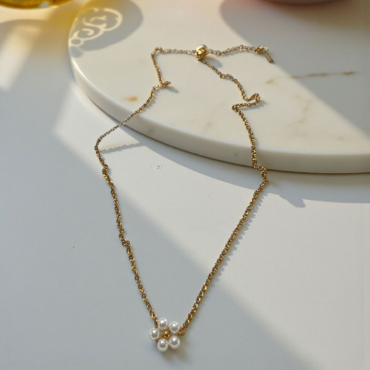 DAISY FLOWER NECKLACE
