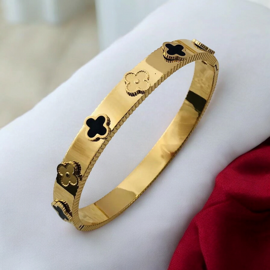 CLOVER DOUBLE FLOWER BANGLE