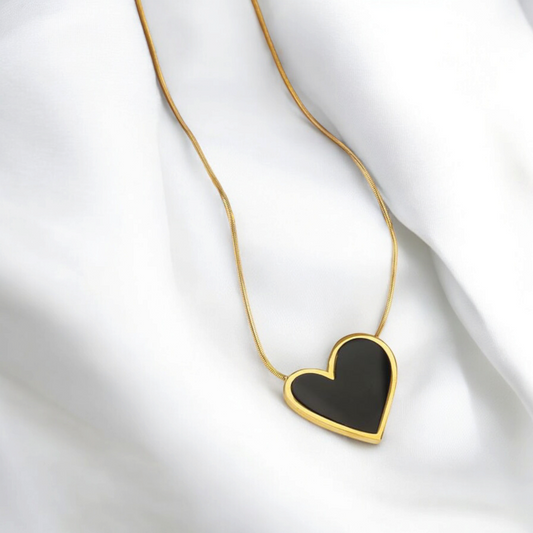 HEART BLACK NECKLACE