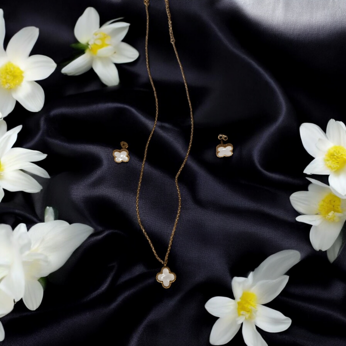 Clover Necklace 