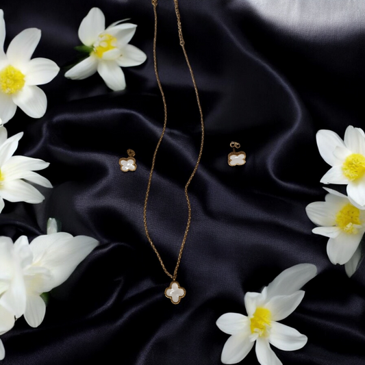 Clover Necklace 