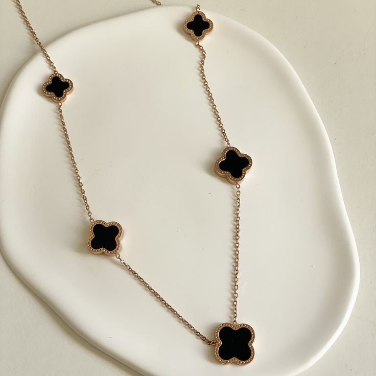 CLOVER BLACK NECKLACE