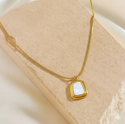 WHITE STONE NECKLACE