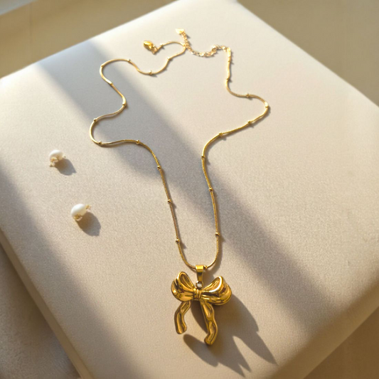 BELLE BOW NECKLACE