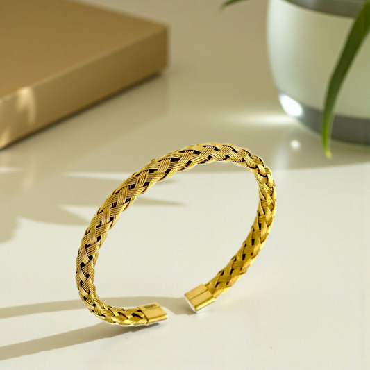 TWISTED ROPE BANGLE