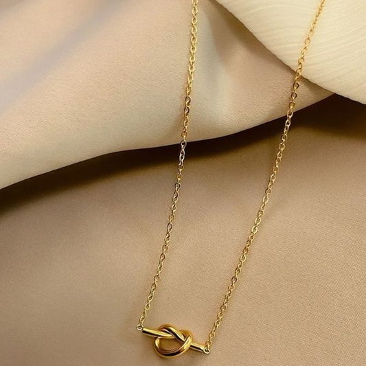 THE KNOT NECKLACE