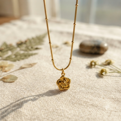 LUXURY ROSE NECKLACE