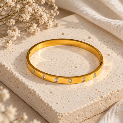 AXORA DIAMOND HANDCUFF