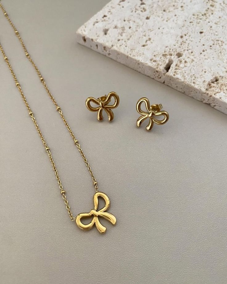 Bow Necklace 
