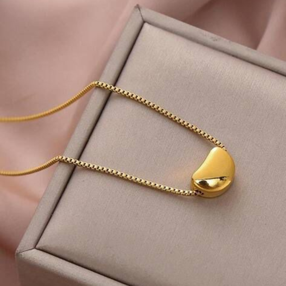 SWEET AURA HEART NECKLACE