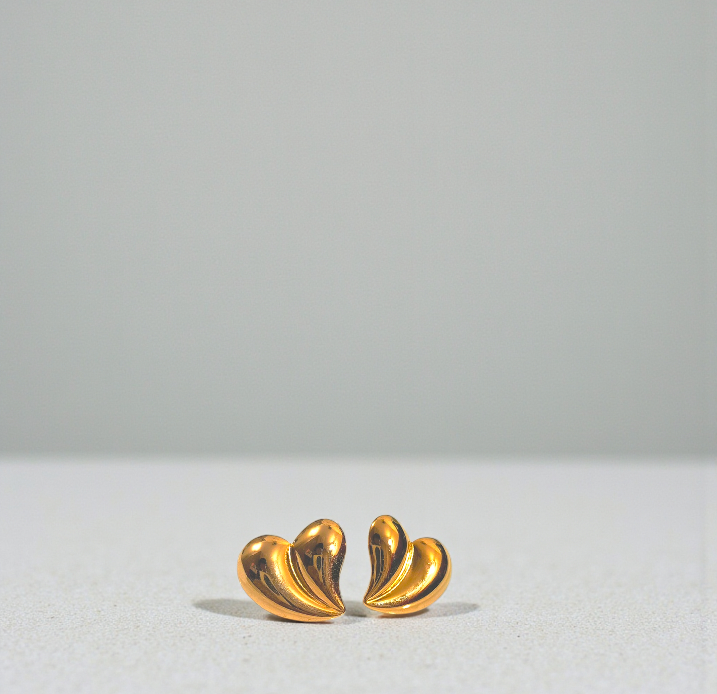 AMOUR GOLD HEART EARRINGS