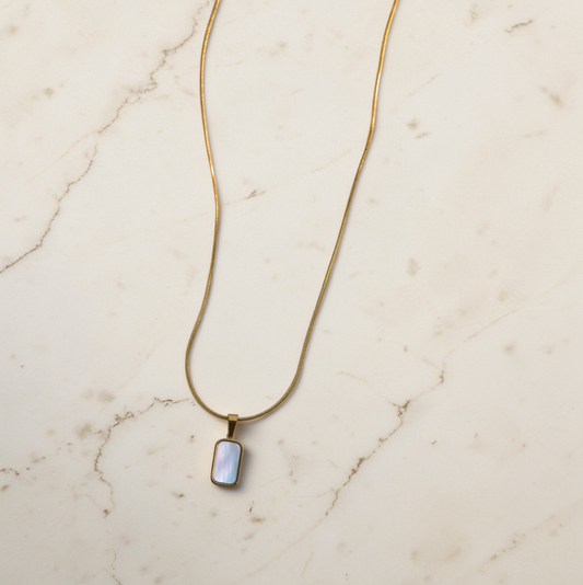 WHITE STONE NECKLACE