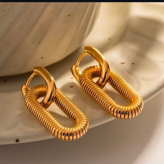 STATEMENT OVAL EARRINGS