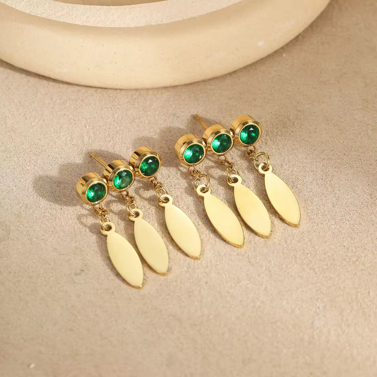 DROPPED GREEN EARRINGS