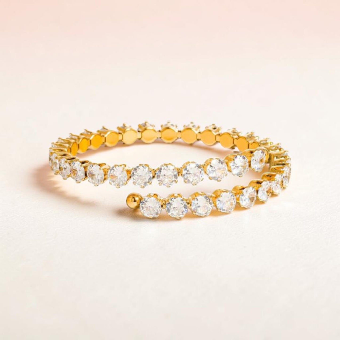 DIAMOND AURA COILED HANDCUFF