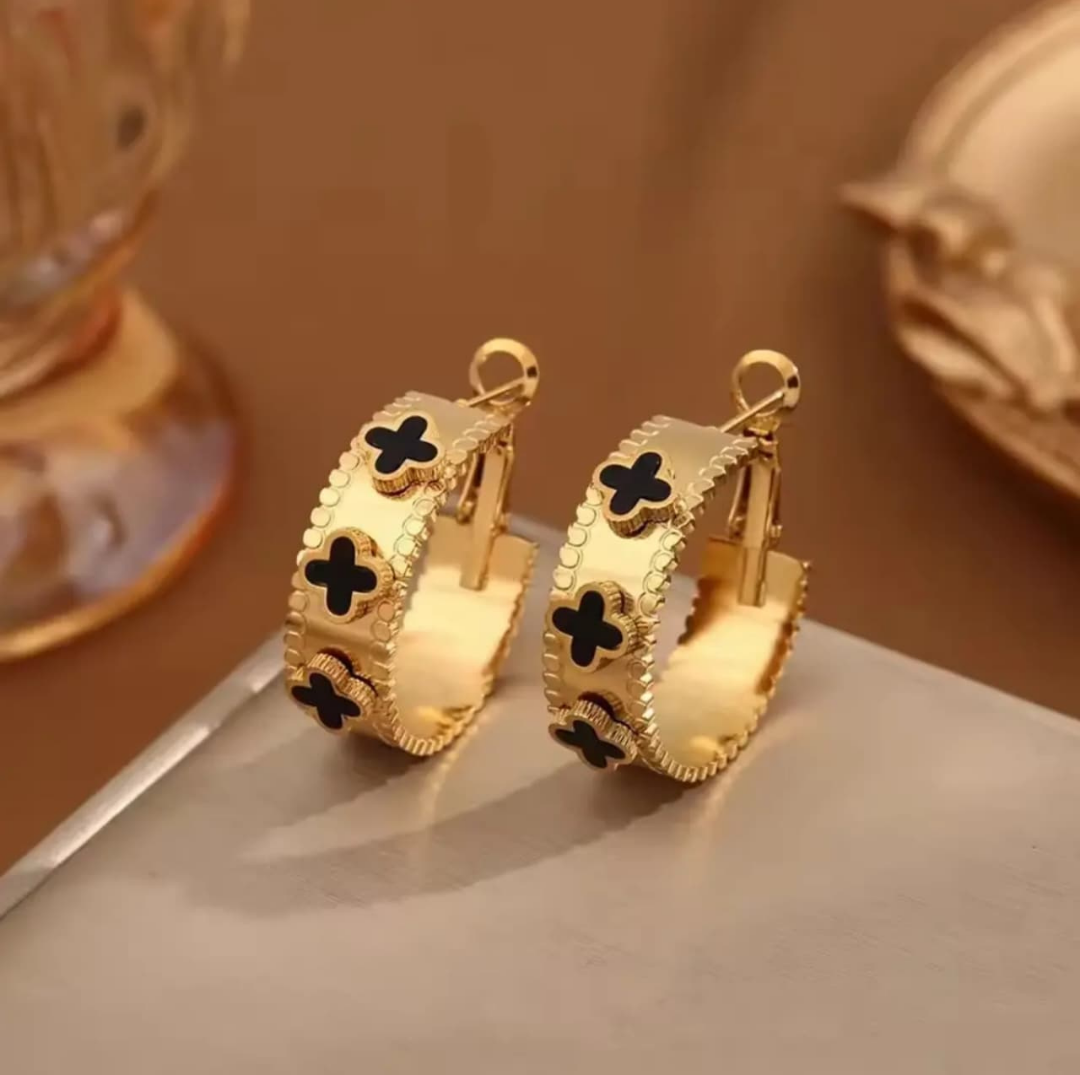 BLACK CLOVER EARRINGS