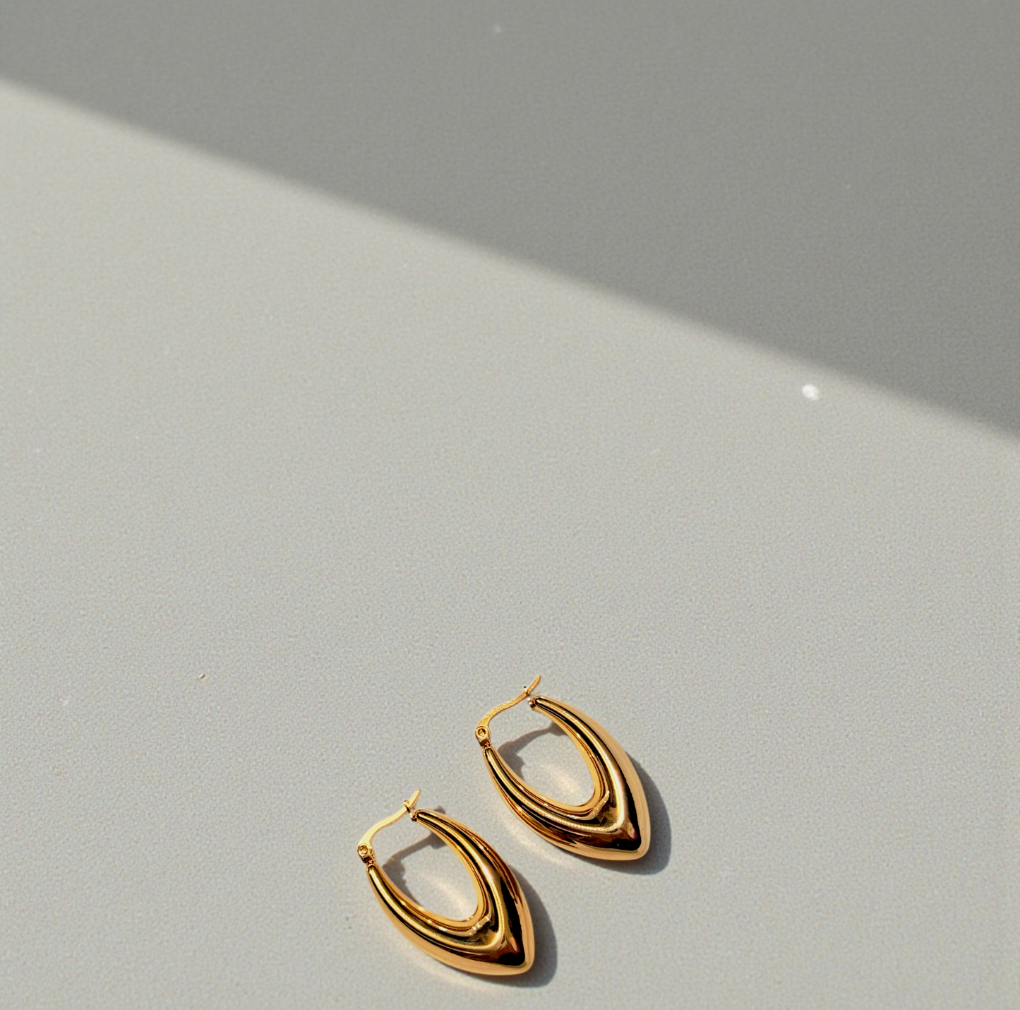 LA REINA HOOP EARRINGS