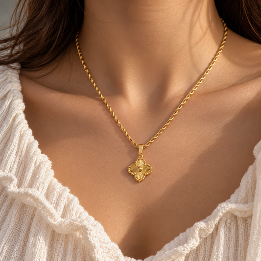 ROPE CLOVER NECKLACE