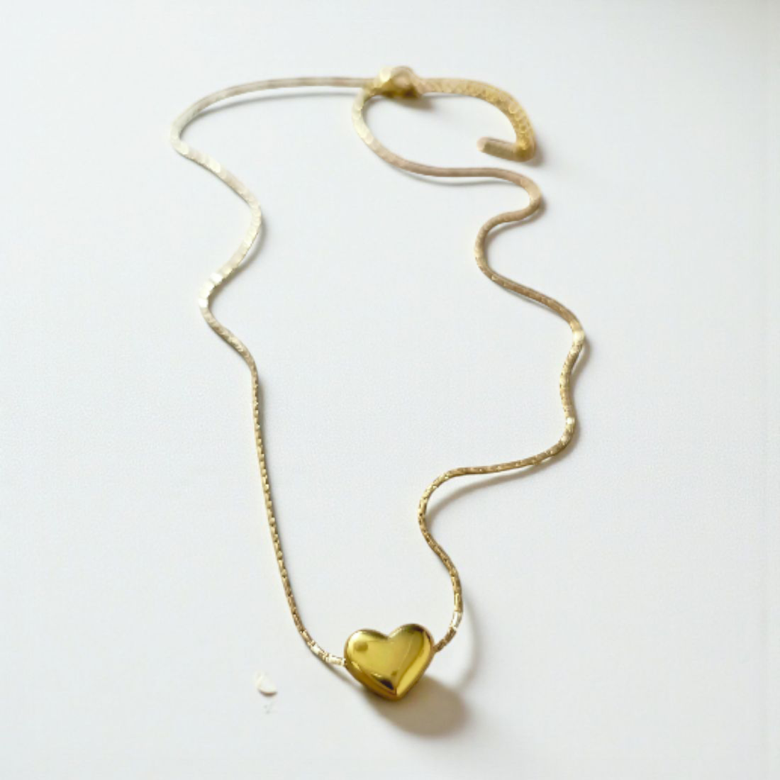 MINIMAL GOLDHEART NECKLACE