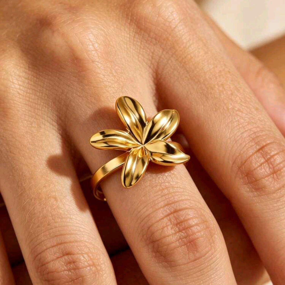 FEATHER BLOOM ADJUSTABLE RING