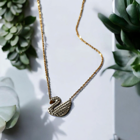White Pearl 🦢 Swan Necklace - Stainless Steel - Anti Tarnishing
