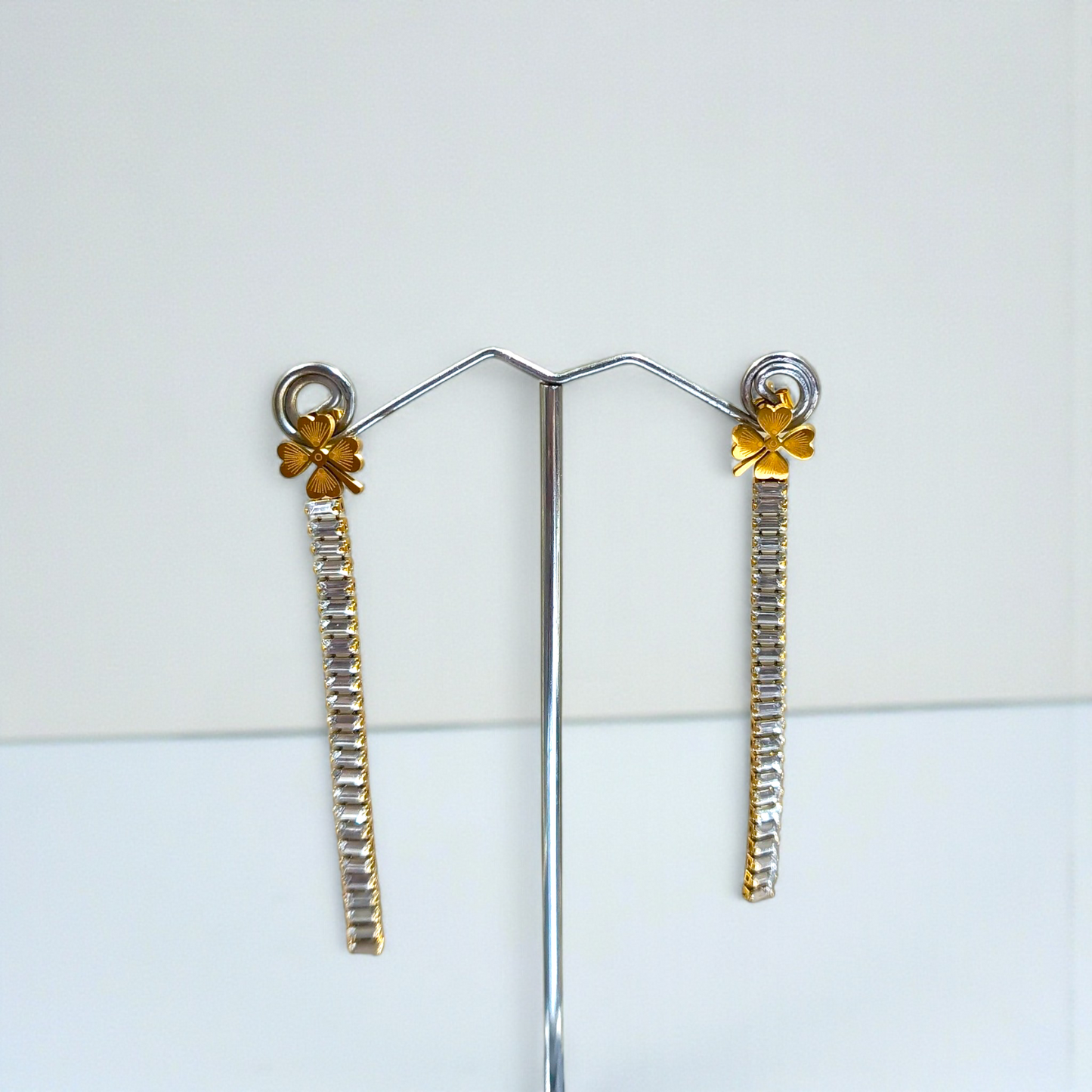 CLOVER HANGING EARRINGS