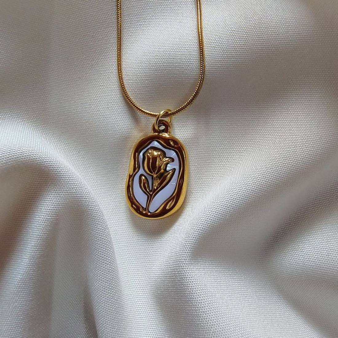 TULIP NECKLACE WHITE