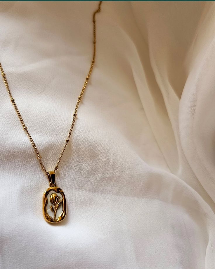 18k Retro Tulip Necklace - Stainless Steel - Anti Tarnishing (Limited Stock)