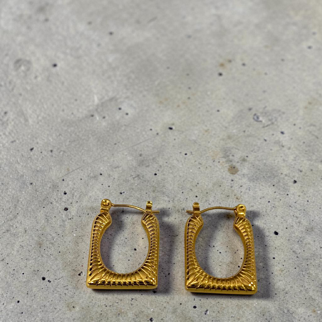 GOLDEN FRAME EARRINGS