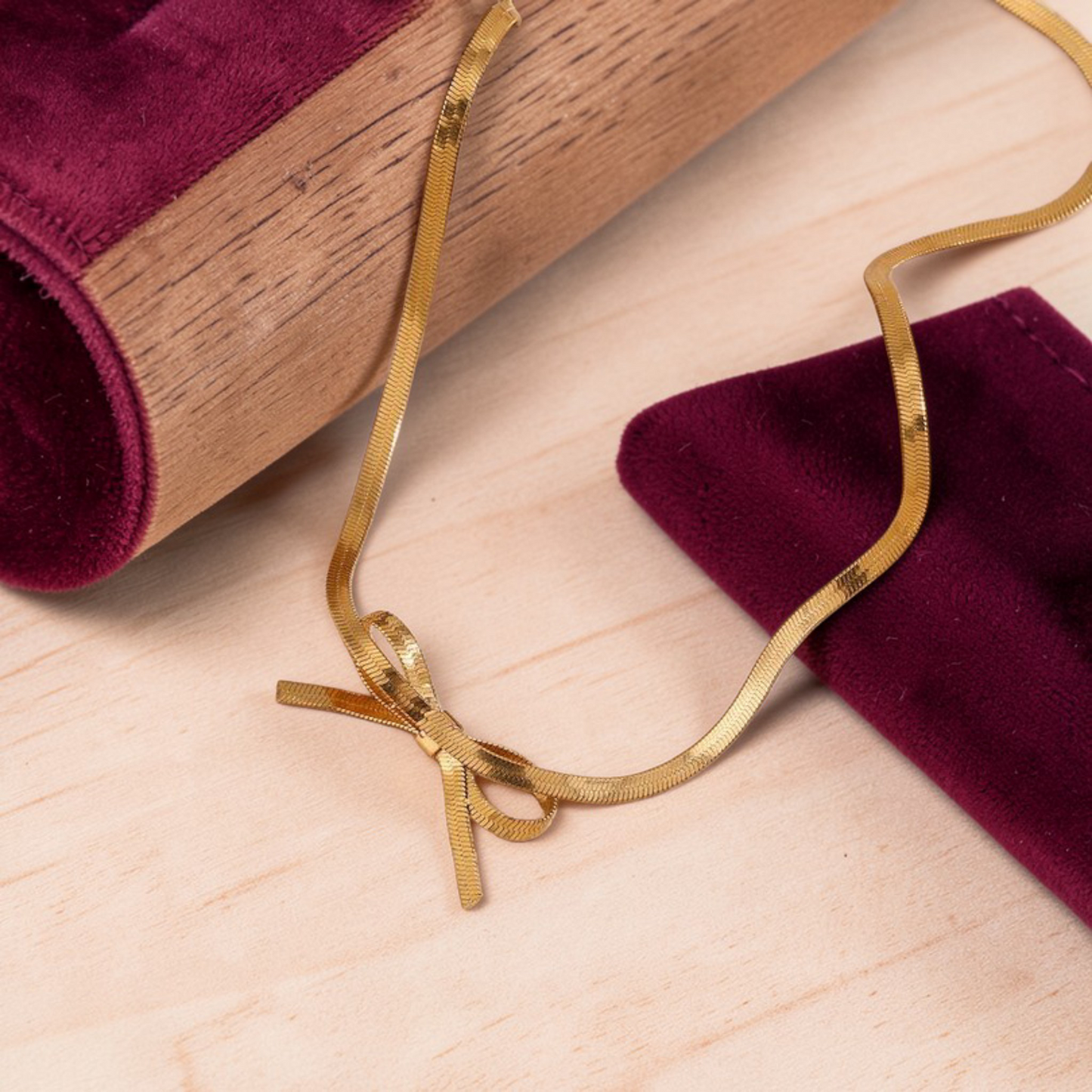 LIORA BOW NECKLACE