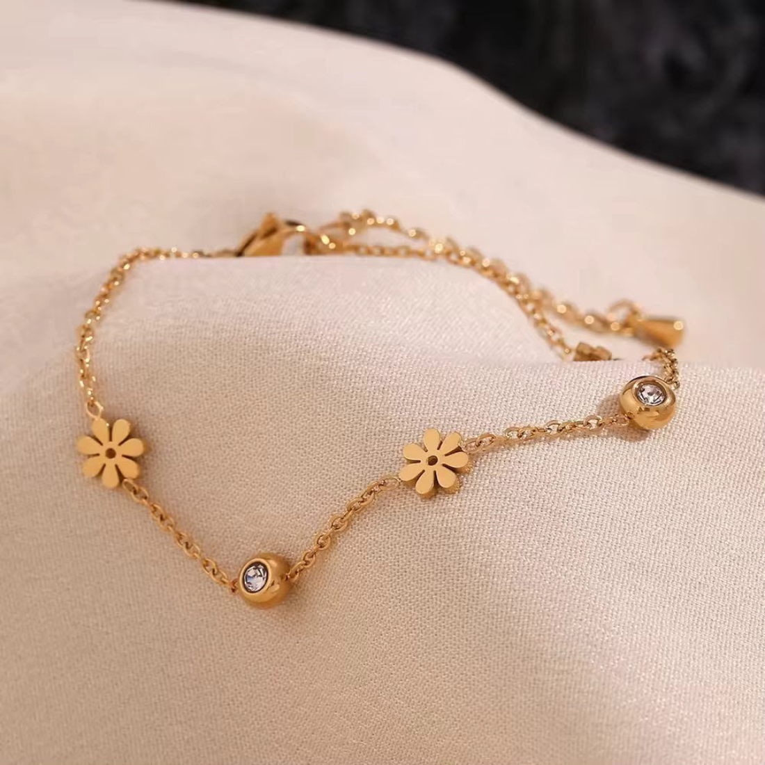 DAISY DIAMOND FLOWER BRACELET