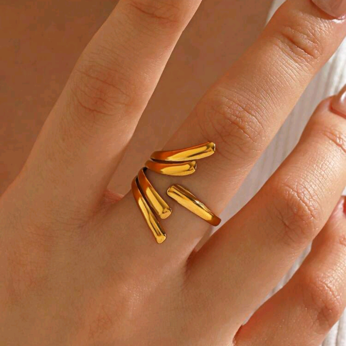 GEOMETRIC LINE ADJUSTABLE RING