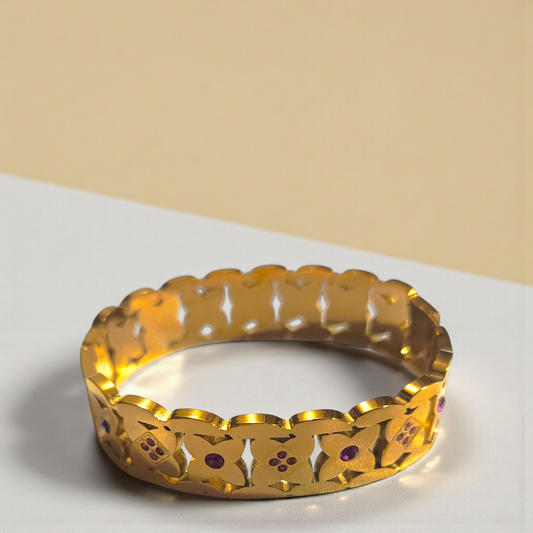 ELEGANT GOLD BANGLE