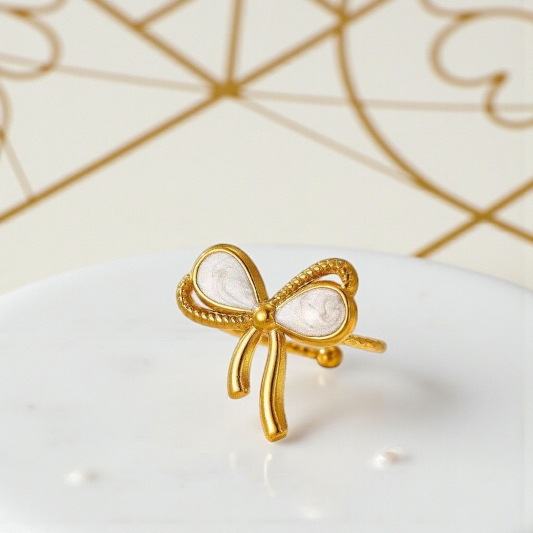 WHITE STONE BOW RING