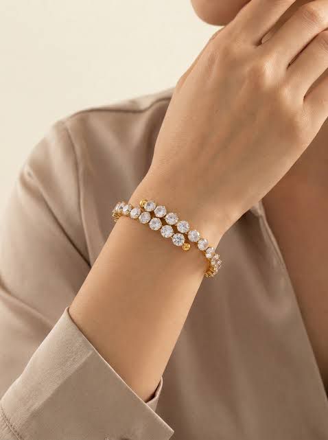 DIAMOND AURA COILED HANDCUFF