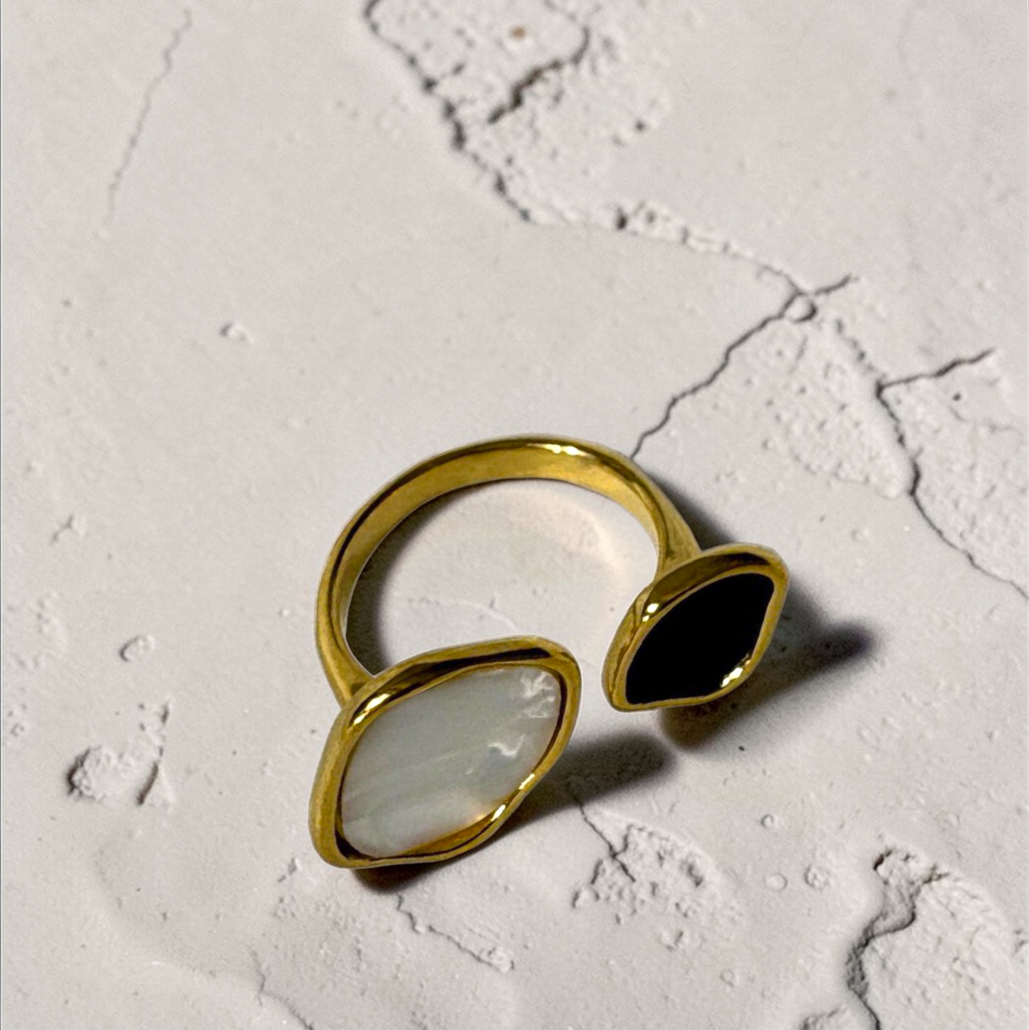 DIVINE 18K TWIN STONE ADJUST