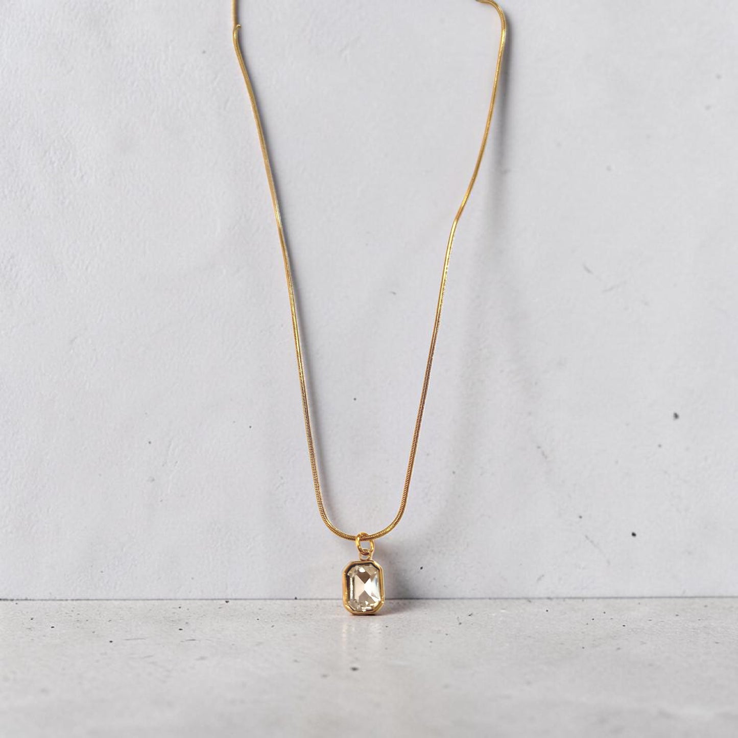 CRYSTAL NECKLACE WHITE